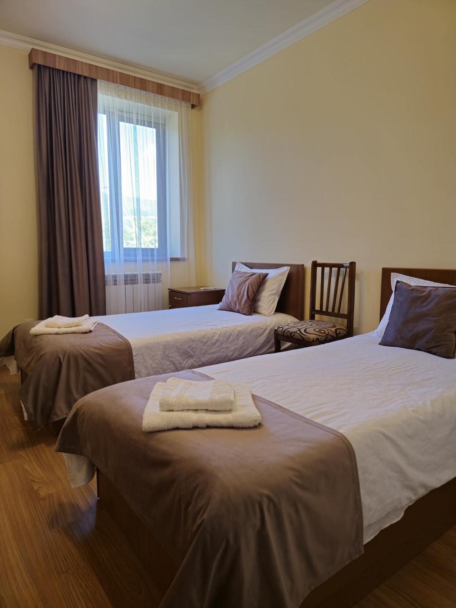 Zartonq Hotell Tat'ev Exteriör bild