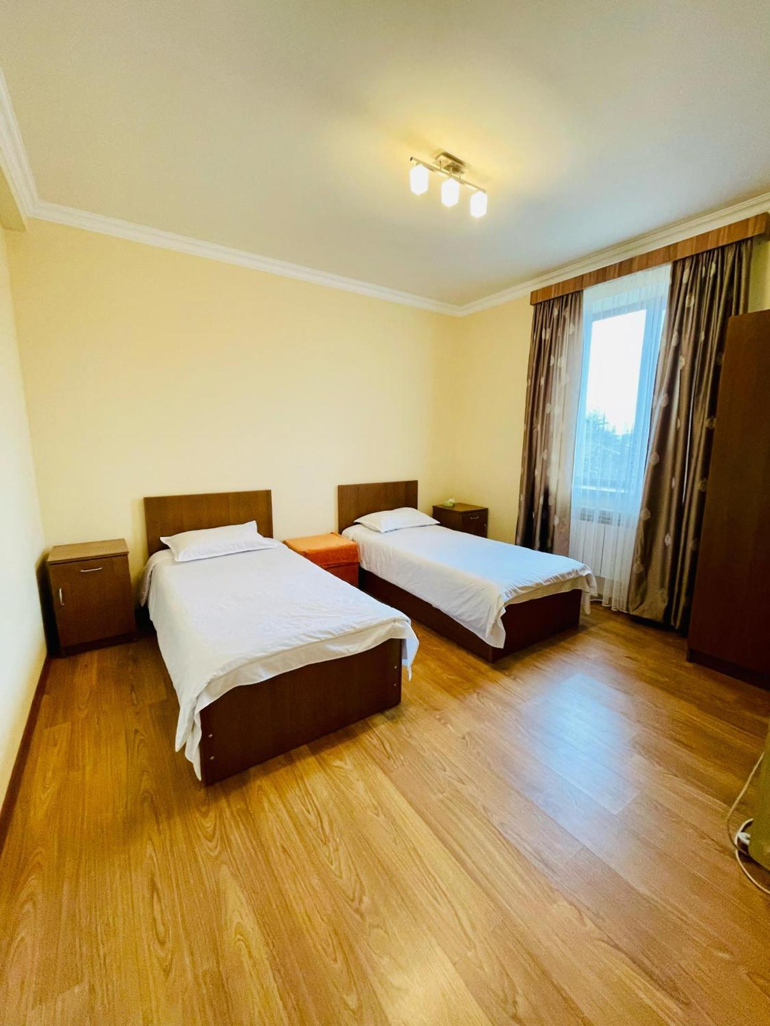 Zartonq Hotell Tat'ev Rum bild